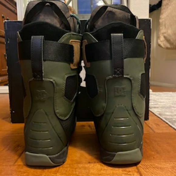 Snowboarding Boots - Picture 7 of 9